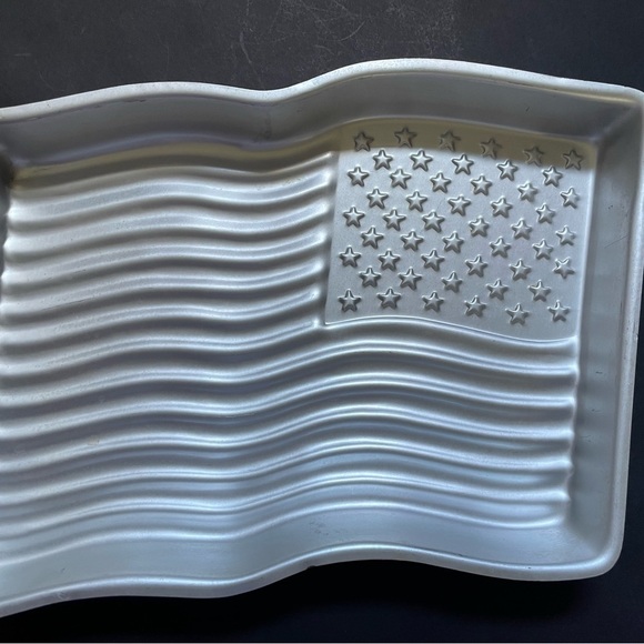Amscan American Flag cake pan - Picture 6 of 10